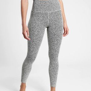 Athleta Salutation Stash Pocket Textured 7/8 Legging Micro Cheetah Black Size L